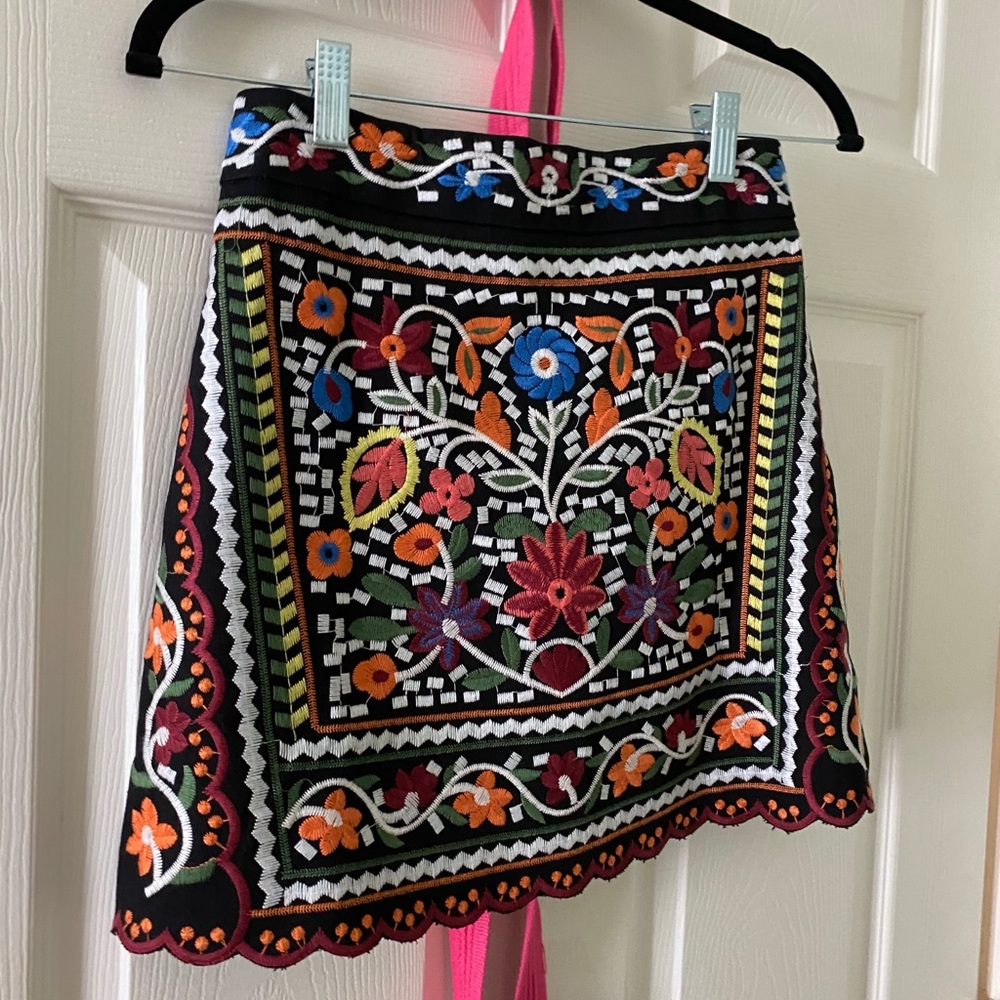 Embroidered skirt